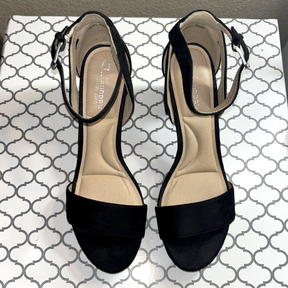 CL by Laundry Gigi. Size 9M. Black.